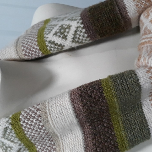 GAP brown and green lambswool scarf. Mint condition. - Picture 2 of 6